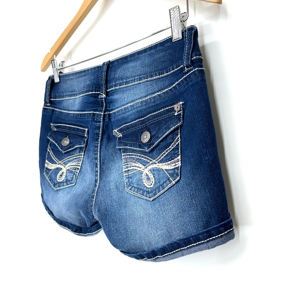 Wallflower Fade Wash Stitched Mid Rise Denim Shorts Size 5 - Picture 6 of 15